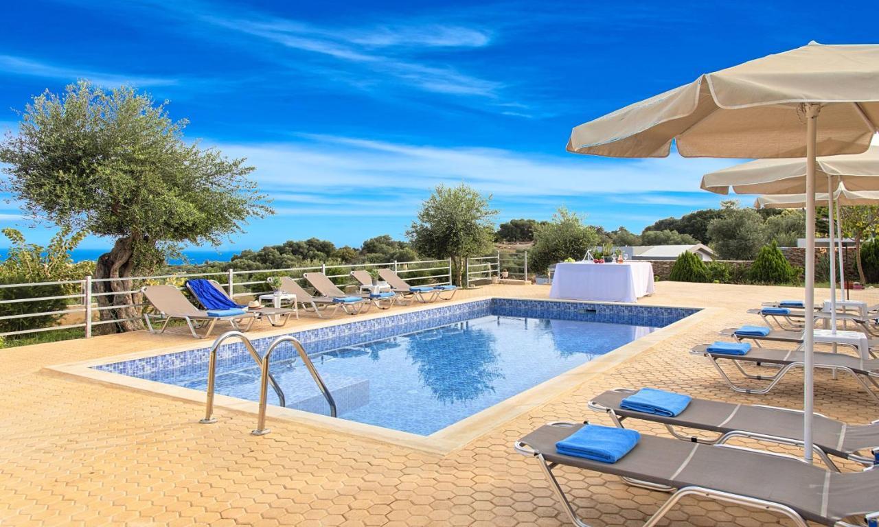 Aqua Blue Villas With Heated Pool Mathés Eksteriør billede