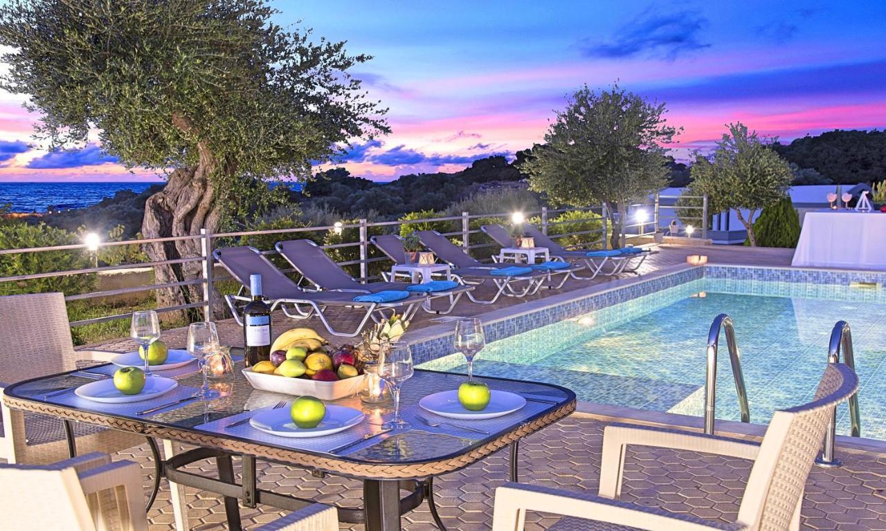 Aqua Blue Villas With Heated Pool Mathés Eksteriør billede