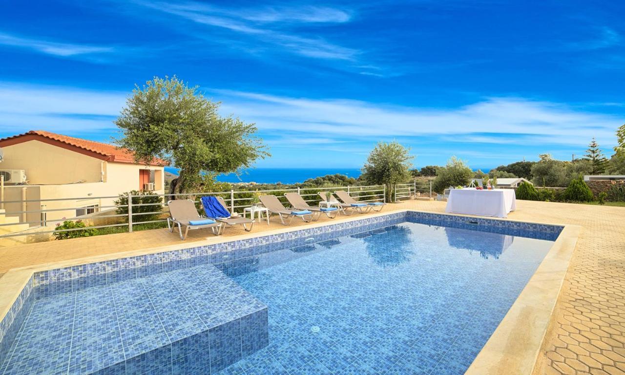 Aqua Blue Villas With Heated Pool Mathés Eksteriør billede