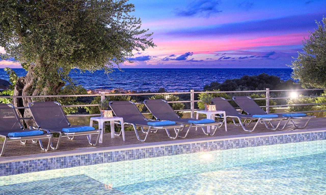 Aqua Blue Villas With Heated Pool Mathés Eksteriør billede