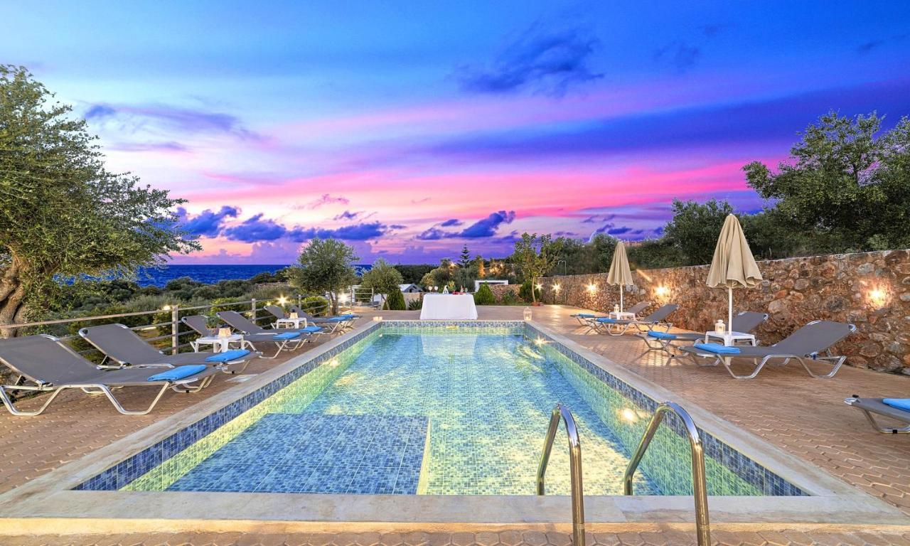 Aqua Blue Villas With Heated Pool Mathés Eksteriør billede