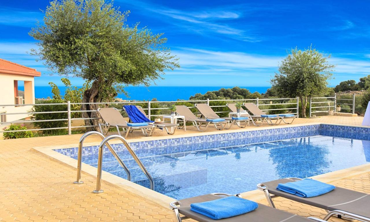 Aqua Blue Villas With Heated Pool Mathés Eksteriør billede
