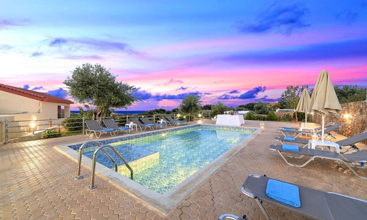 Aqua Blue Villas With Heated Pool Mathés Eksteriør billede