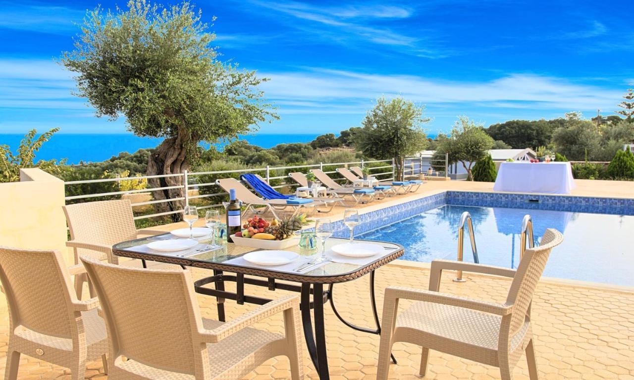 Aqua Blue Villas With Heated Pool Mathés Eksteriør billede