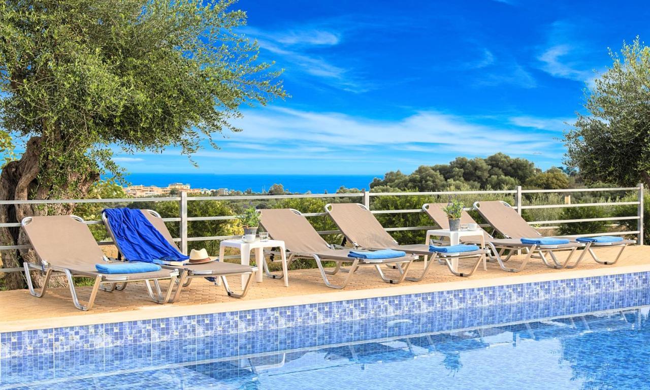 Aqua Blue Villas With Heated Pool Mathés Eksteriør billede
